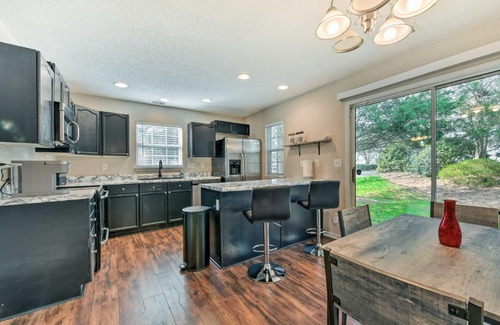 Charlotte Casa | Chic Charlotte Townhome with Community Pool