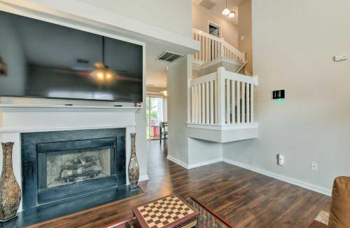 Charlotte Casa | Chic Charlotte Townhome with Community Pool