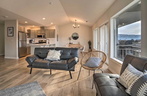 Chelan Condominio | ¡NUEVO! Condominio elegante con balcón, a pie de lago y Dwtn!