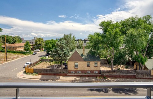 Cherry Creek Apartamento | Chic Cherry Creek 3BR w/ W/D, next to Mall, by Blueground