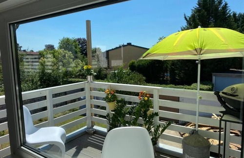 Rhein-Erft-Kreis District Apartamento | Chic child-friendly apartment in Cologne Pulheim with balcony, barbecue, playground