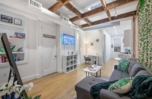 Hoboken Apartamento | Chic City Center Oasis Near NYC - 3 beds, 1 sofa bed