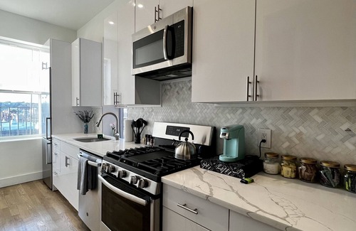 Hoboken Apartamento | Chic City Center Oasis Near NYC - 3 beds, 1 sofa bed