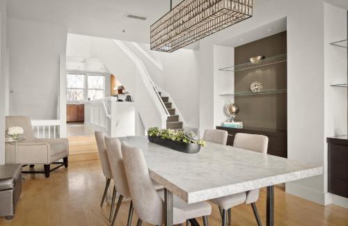 City Park West Casa | Chic City Park Home - Rooftop Deck - Skyline Views