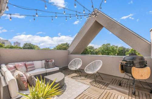 City Park West Casa | Chic City Park Home - Rooftop Deck - Skyline Views