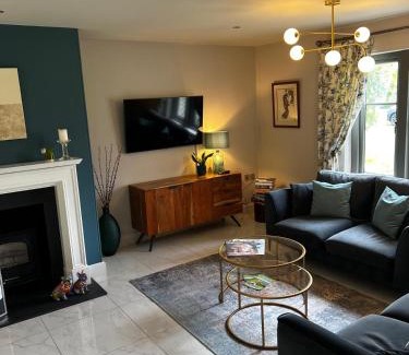 Enniskillen Casa | Chic Classy & Cosy at Lough Erne Golf Village and Resort
