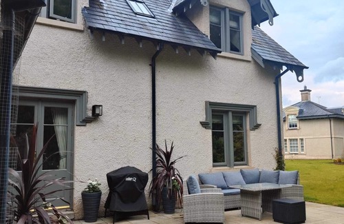 Enniskillen Casa | Chic, Classy & Cosy - Lough Erne Golf Village Resort. Boutiquey Home-from-Home
