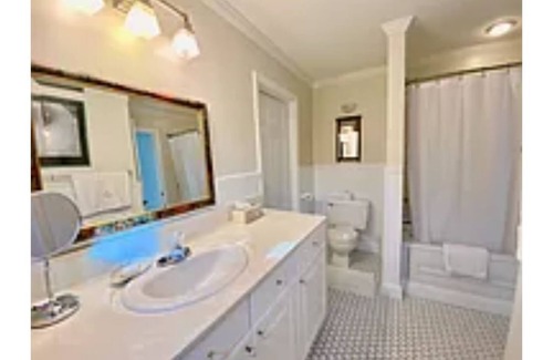 Quogue Casa | Chic, clean, comfortable Hamptons getaway in gorgeous beach town!
