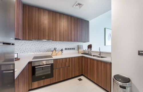 Dubai Media City Apartamento | Chic Coastal Escape w/Open Sea Vws on Palm Entry