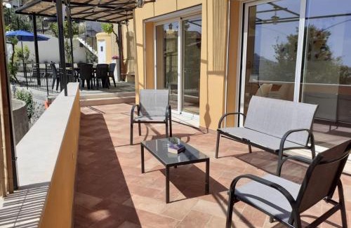 Seglia San Bernardo Casa | Chic Coastal Hill Escape