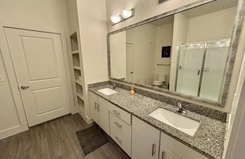 Spring Apartamento | Chic Comfort Close to Everything