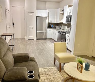 Spring Apartamento | Chic Comfort Close to Everything