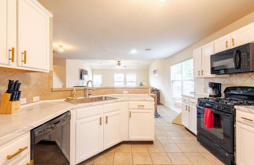 Buda Casa | Chic, Comfortable Home Steps from SXSW Fun