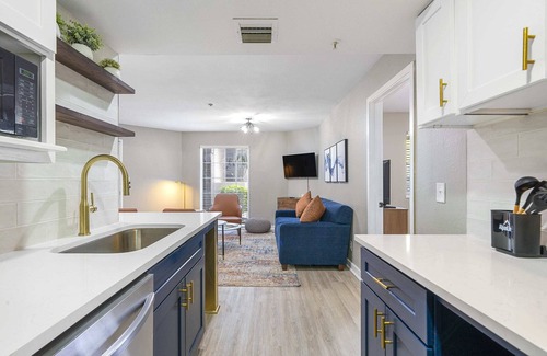 Garden Hills Apartamento | Chic Condo Retreat in Central Buckhead, Atlanta.