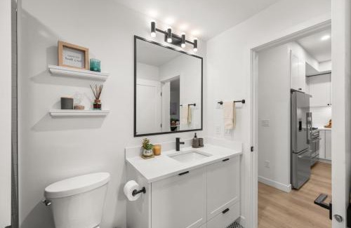 Surrey Apartamento | Chic Condo with Stylish Amenities in White Rock
