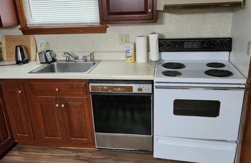 Pittsfield Apartamento | Chic corporate apartment in wonderful Pittsfield with AC, WiFi