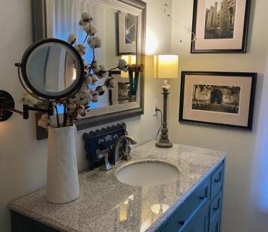 Highlands Hills Casa | Chic Cottage 1.7 miles to Downtown Highlands