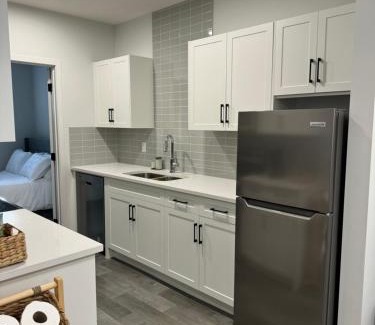 Northwest Calgary Apartamento | Chic & Cozy 2-BR Suite at Glacier Ridge NW Calgary