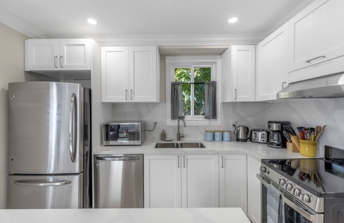 Humber Bay Casa | Chic & Cozy 3 BD/2 BA House w/Free Parking