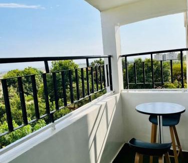 Kisumu Apartamento | Chic & Cozy Apartment with Balcony Views Kisumu Terrace