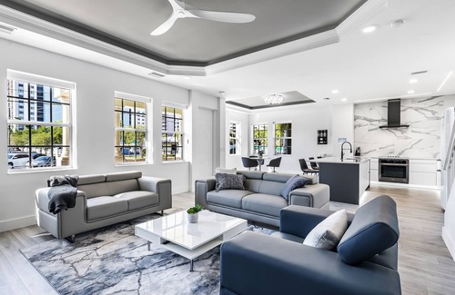 Fort Myers Casa | Chic & Cozy River District Townhouse