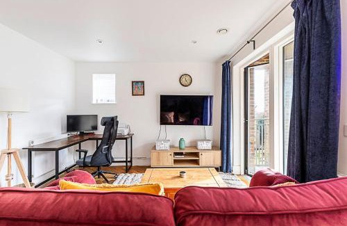 South Norwood Apartamento | Chic Crystal Palace Flat with Balcony & Workspace