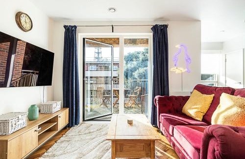 South Norwood Apartamento | Chic Crystal Palace Flat with Balcony & Workspace