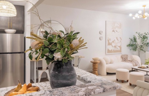 Harlem Apartamento | Chic Designer Apt for 6, City Skyline Views, near Times Square!