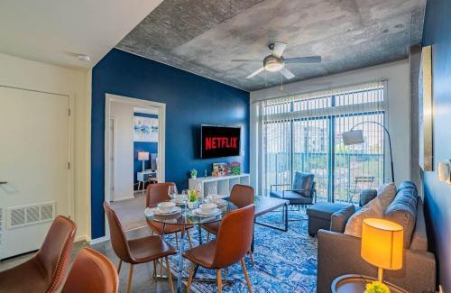 Evans Churchill Apartamento | Chic Downtown 2-Bedroom Pool Gym Parking