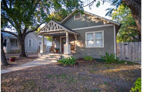 Southtown Casa | Chic Downtown Farmhouse with Garden and BBQ Grill