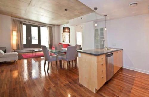 Gay Village Apartamento | Chic Downtown Montreal Condo 2 Bed 2 Bath Free Indoor Parking