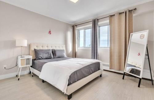 Gay Village Apartamento | Chic Downtown Montreal Condo 2 Bed 2 Bath Free Indoor Parking