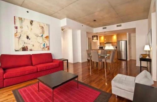 Gay Village Apartamento | Chic Downtown Montreal Condo 2 Bed 2 Bath Free Indoor Parking