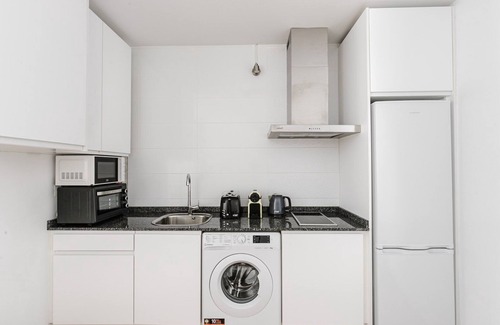 El Palo Apartamento | Chic El Palo 1BR w/ Elevator, near beach area