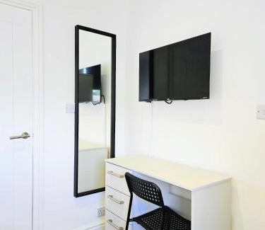 Wainscot Apartamento | Chic En-suite Room with Office Garden and Parking