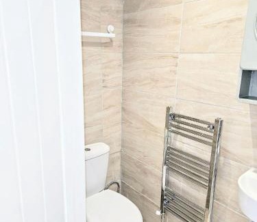 Wainscot Apartamento | Chic En-suite Room with Office Garden and Parking