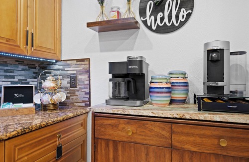 Port Saint Lucie Casa | Chic Family Friendly 4 Bedroom Home with Hot Tub+Pool Table+Game Room+WiFi