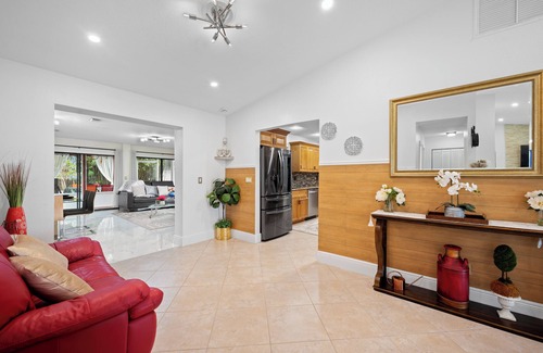 Port Saint Lucie Casa | Chic Family Friendly 4 Bedroom Home with Hot Tub+Pool Table+Game Room+WiFi