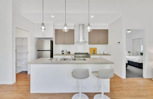 Scarborough Casa | Chic Family Friendly 4BR Retreat Near Redcliffe