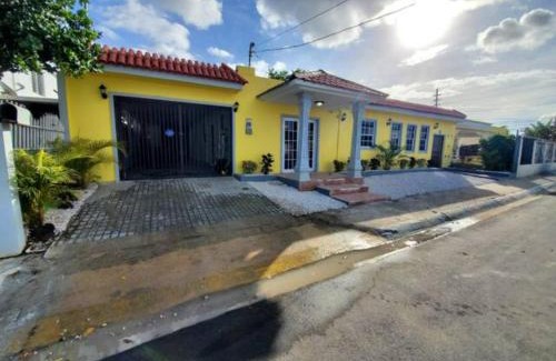 Palmas Apartamento | CHIC Family-friendly home sleeps up to 12 People, Right Unit