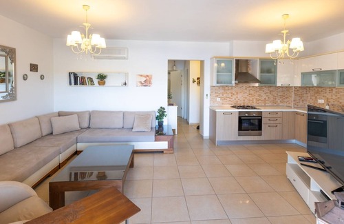 Gundogan Apartamento | Chic Flat w Balcony 2 min to Beach in Bodrum