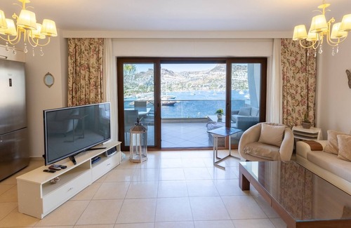 Gundogan Apartamento | Chic Flat w Balcony 2 min to Beach in Bodrum
