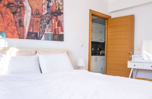 Cigli Apartamento | Chic Flat w Balcony, Central Location