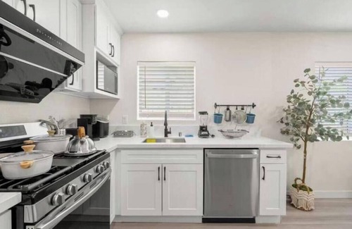 Bonita Casa | Chic & Fresh 2BSuite in Glendora