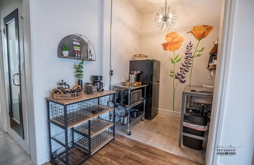 Downtown Apartamento | Chic Getaway Downtown Hub Luxe Linens Near Transit