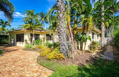 South Lake Casa | Chic Getaway w/Heated Pool & Short Walk to Beach