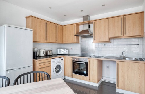 Hackney Central Apartamento | Chic Hackney 2BR in gated development, nr shops & bars, by Blueground
