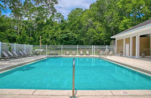 Haile Plantation Condominio | Chic Haile Village 2bed/2bath Condo Overlooking Nature -Access to Pool & Gym
