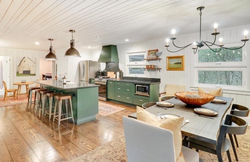 Highlands Casa | Chic Highlands Cabin Retreat with Deck and Office!