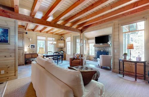 Highlands Casa | Chic Highlands Cabin